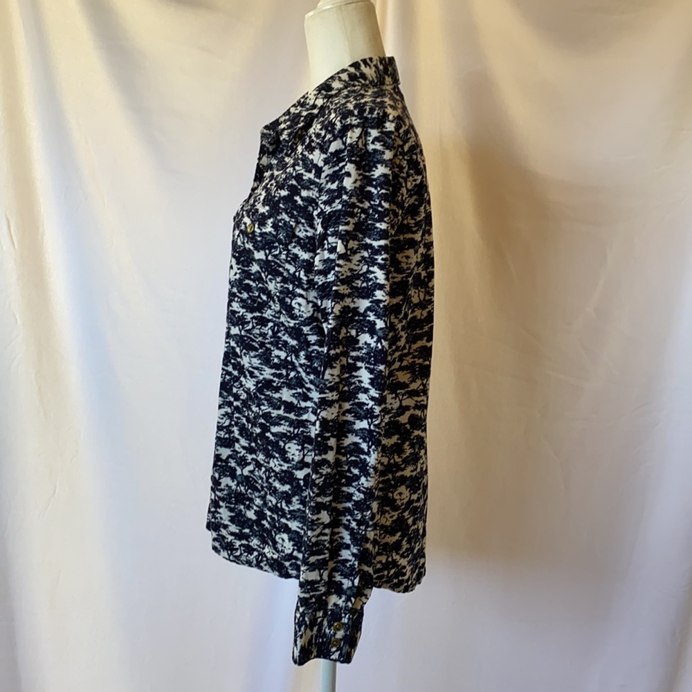 Patagonia button down - Picture 3 of 5